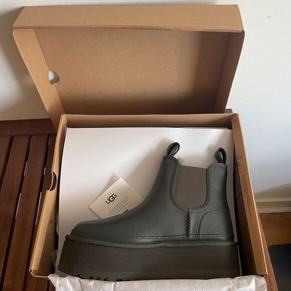 UGG Neumel Platform Chelsea Boots Forest Night Women Size 9 - Picture 15 of 15